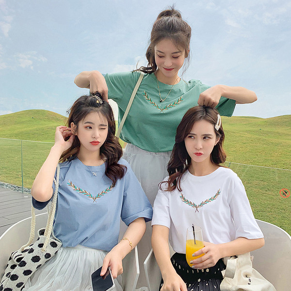 Női alkalmi póló három színben hímzéssel