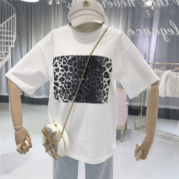 Modern női póló széles modell több színben mintával