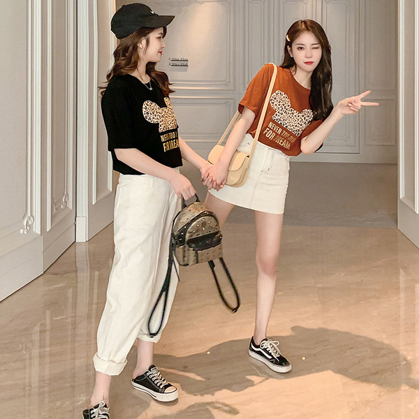 Aktuális női póló két színben mintával