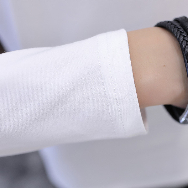 Férfi blúz hosszú ujjal, fehér és fekete hímzéssel