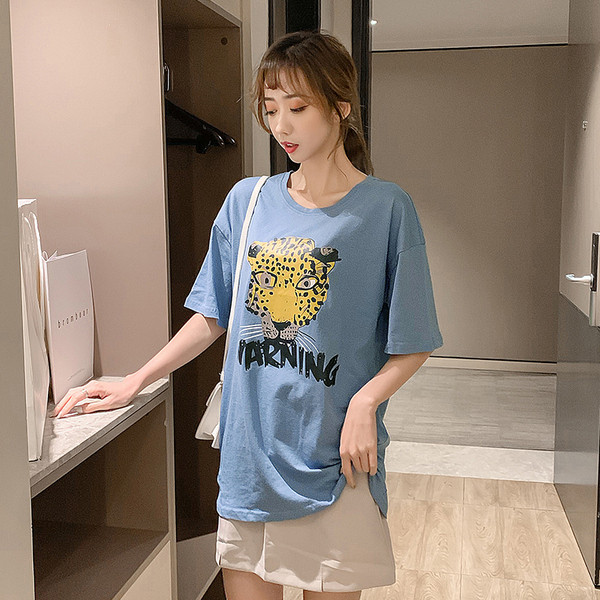 Három színben rátéttel ellátott női póló