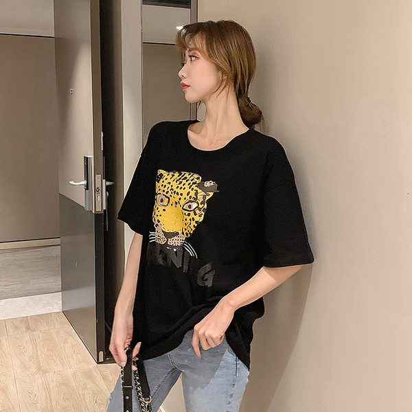 Három színben rátéttel ellátott női póló