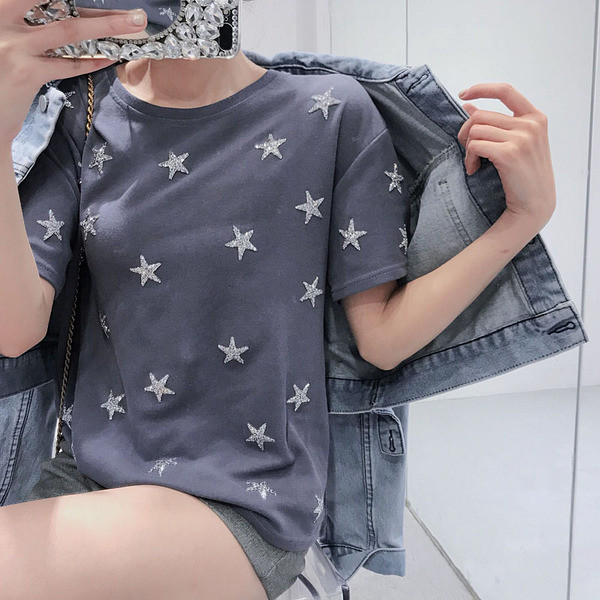 Stílusos női póló fehér, szürke és fekete színekben