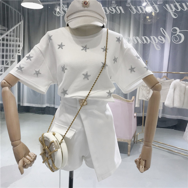 Stílusos női póló fehér, szürke és fekete színekben