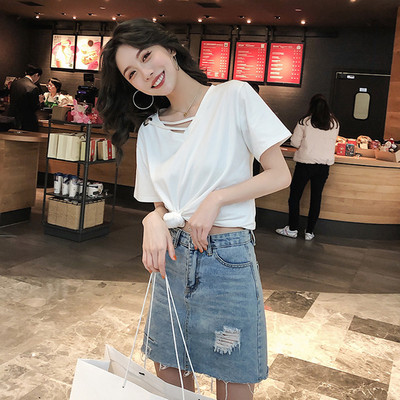 Modern női póló nyakkendővel több színben