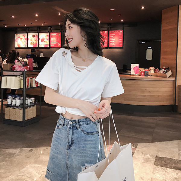 Modern női póló nyakkendővel több színben