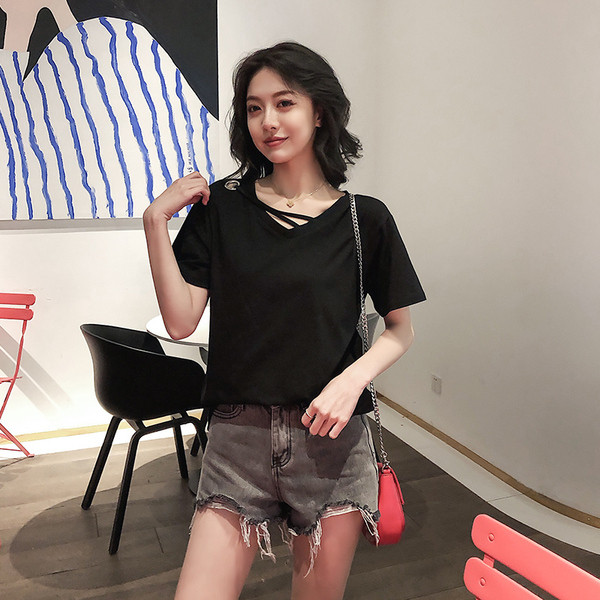 Modern női póló nyakkendővel több színben