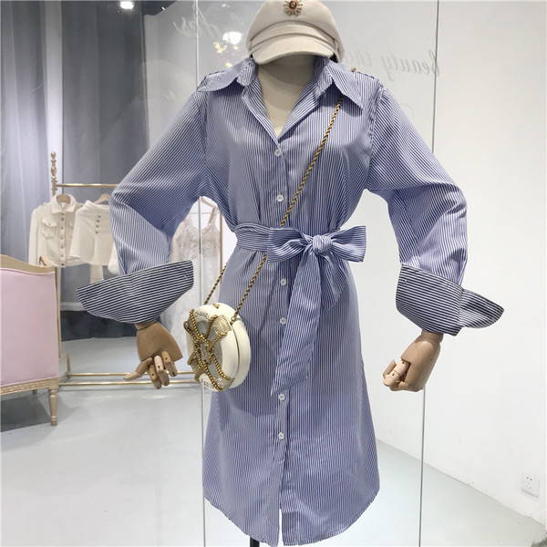 Modern női csíkos ing hosszú modell kék színben