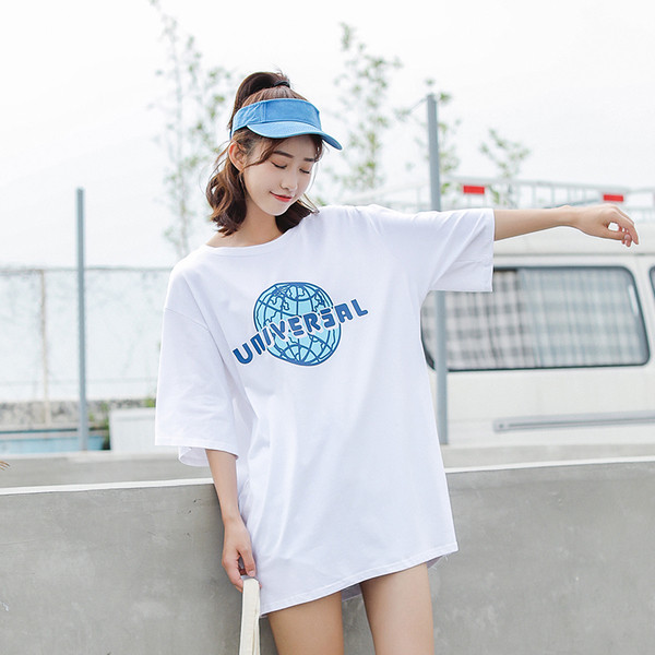 Női póló széles modell fehér és fekete rátéttel