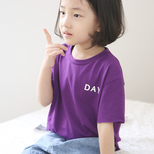 Παιδική μοντέρνα μπλούζα με κοντό μανίκι και πολύχρωμη επιγραφή