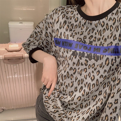 Μοντέρνα γυναικεία μπλούζα σε ευρύ μοτίβο με  λεοπάρδαλη εκτύπωση