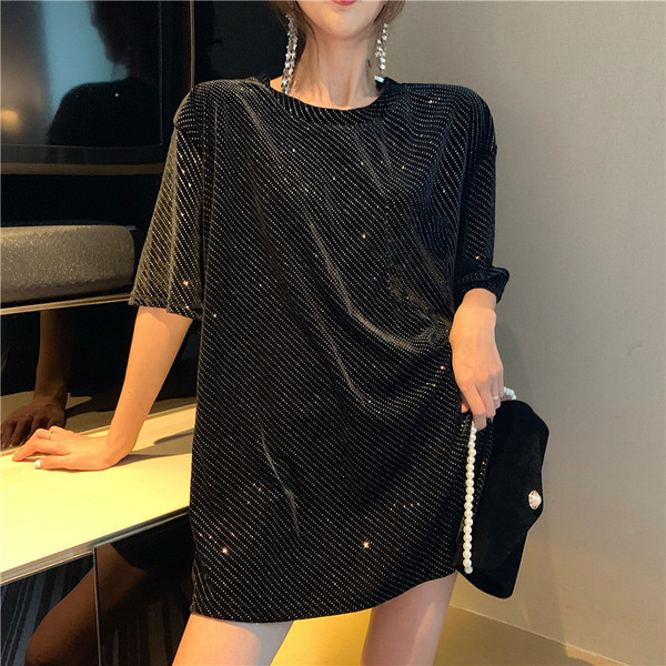 Aktuális női fényes blúz széles modell fekete színben