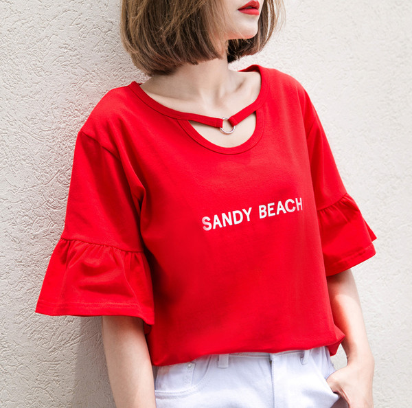 Modern női blúz rövid ujjal, piros és kék felirattal