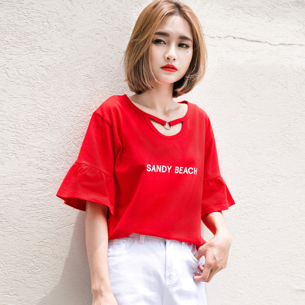 Modern női blúz rövid ujjal, piros és kék felirattal