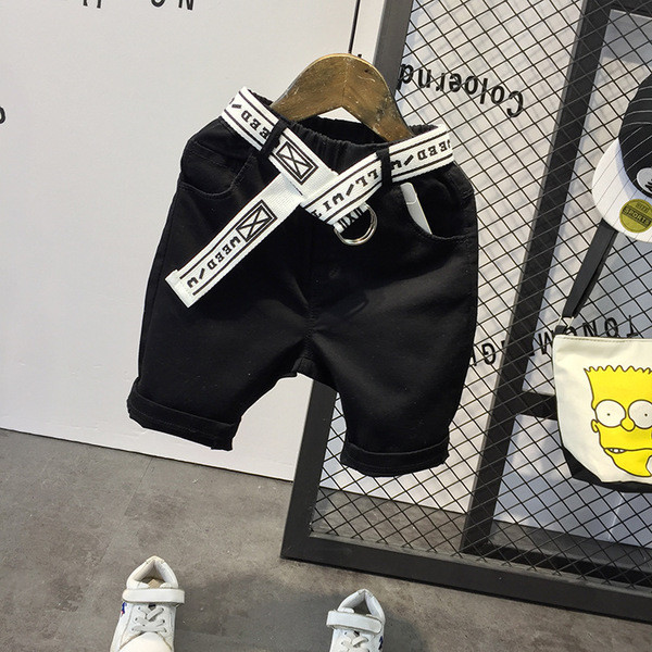 Gyerek modern rövidnadrág zsebekkel és övvel