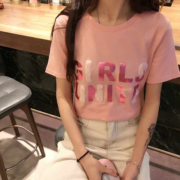 Alkalmi női póló rózsaszín és fehér felirattal