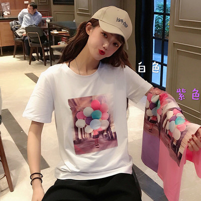 Női póló fehér, rózsaszín és lila mintával