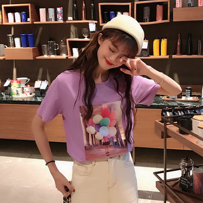 Női póló fehér, rózsaszín és lila mintával