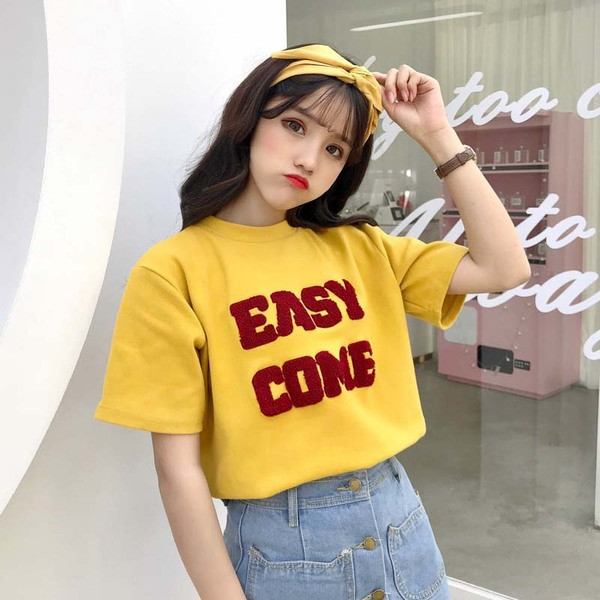 Modern női póló négy színben felirattal