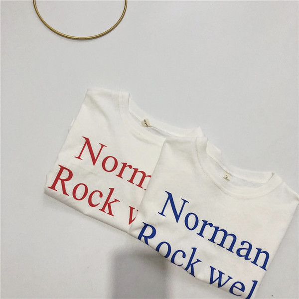 A lányoknak szóló alkalmi gyerekblúz két színű felirattal