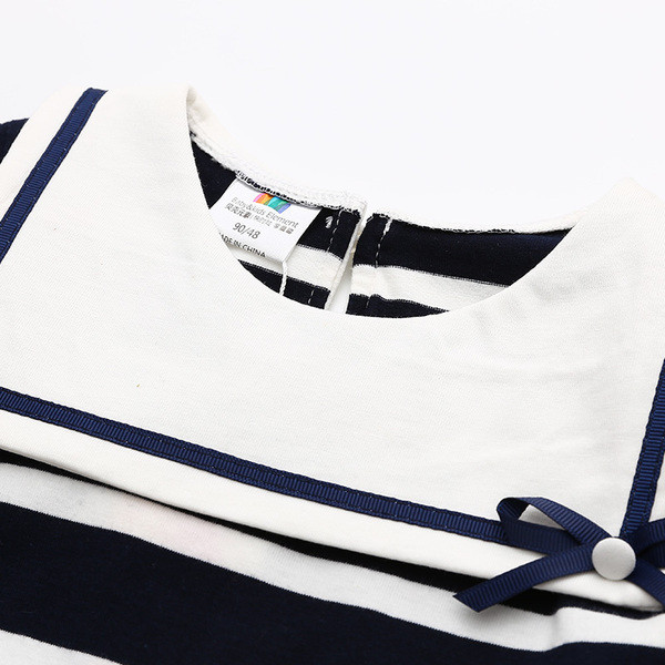 Elegáns gyerekblúz lányoknak szalaggal és O-nyakkal