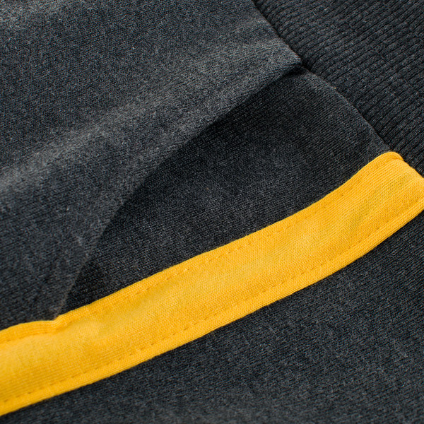 Gyerek alkalmi nadrág fiúknak szürke színben, sárga szegéllyel