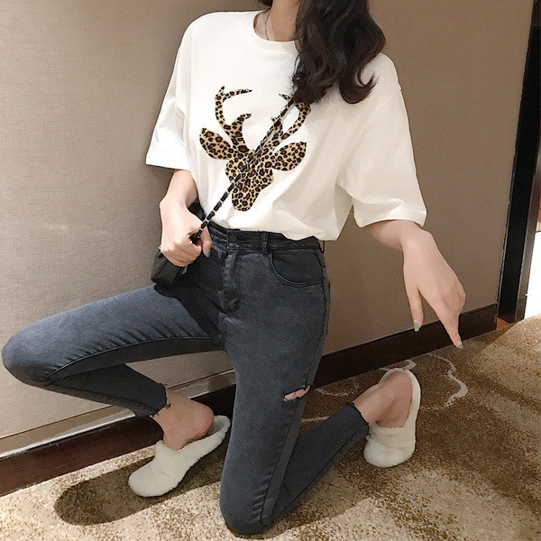 Modern női póló leopárd mintával fehér és fekete színben