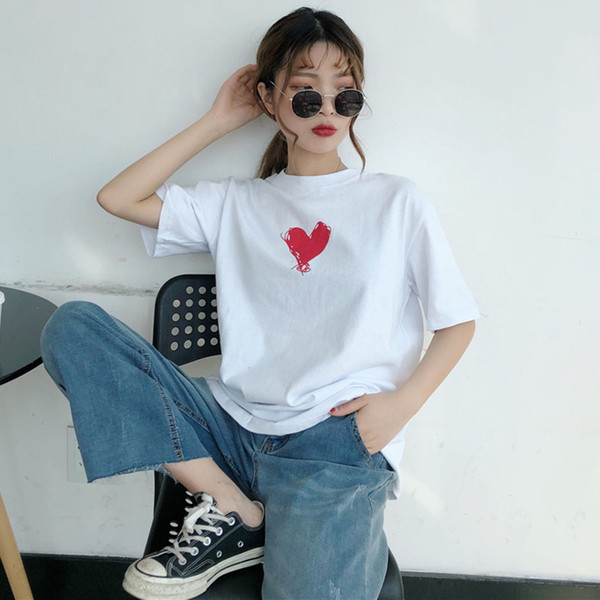 Fekete-fehér rátéttel ellátott női póló