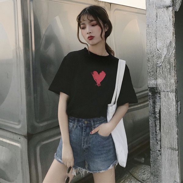 Fekete-fehér rátéttel ellátott női póló