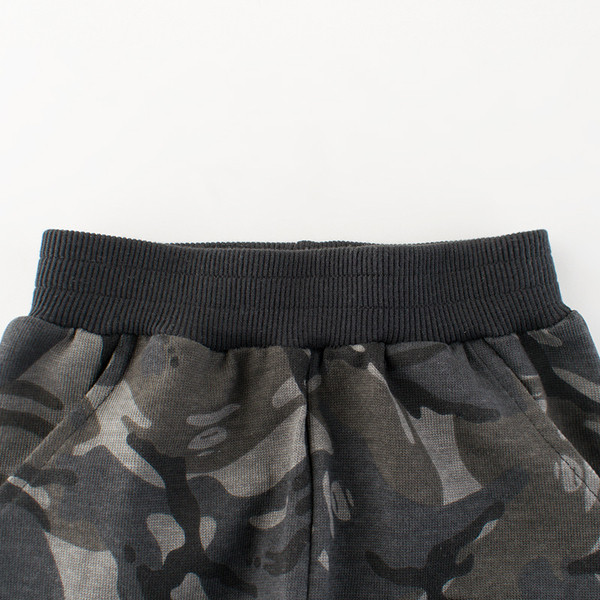 Μοντέρνα παιδικά καμουφλάζ αθλητικά παντελόνια με έμβλημα