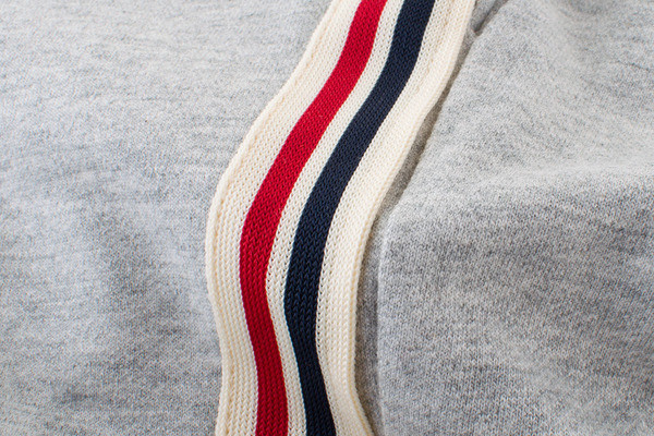 Modern gyerek rövidnadrág fekete és szürke színben