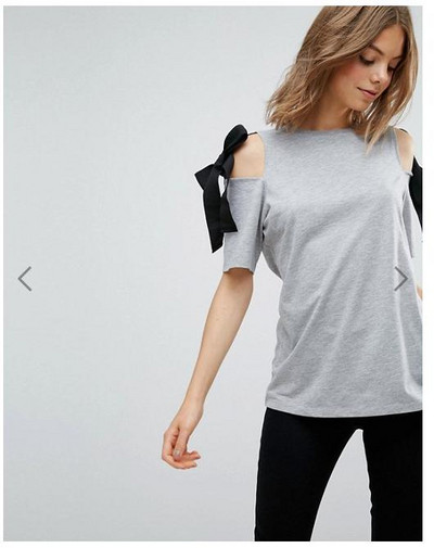 Modern női póló szürke szalagokkal