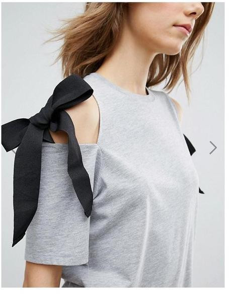 Modern női póló szürke szalagokkal