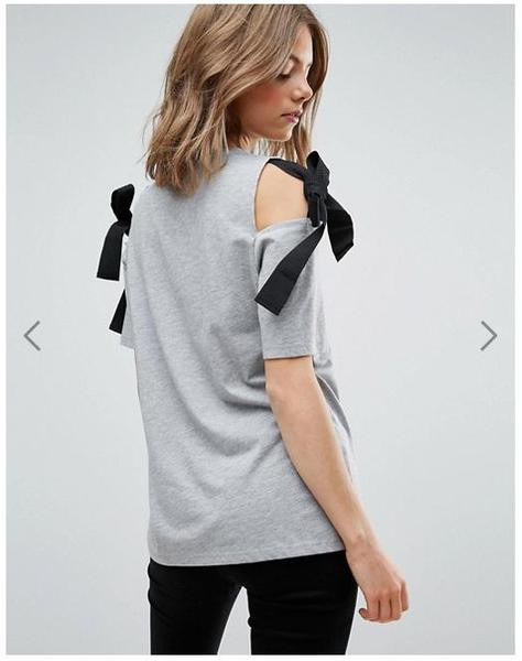 Modern női póló szürke szalagokkal