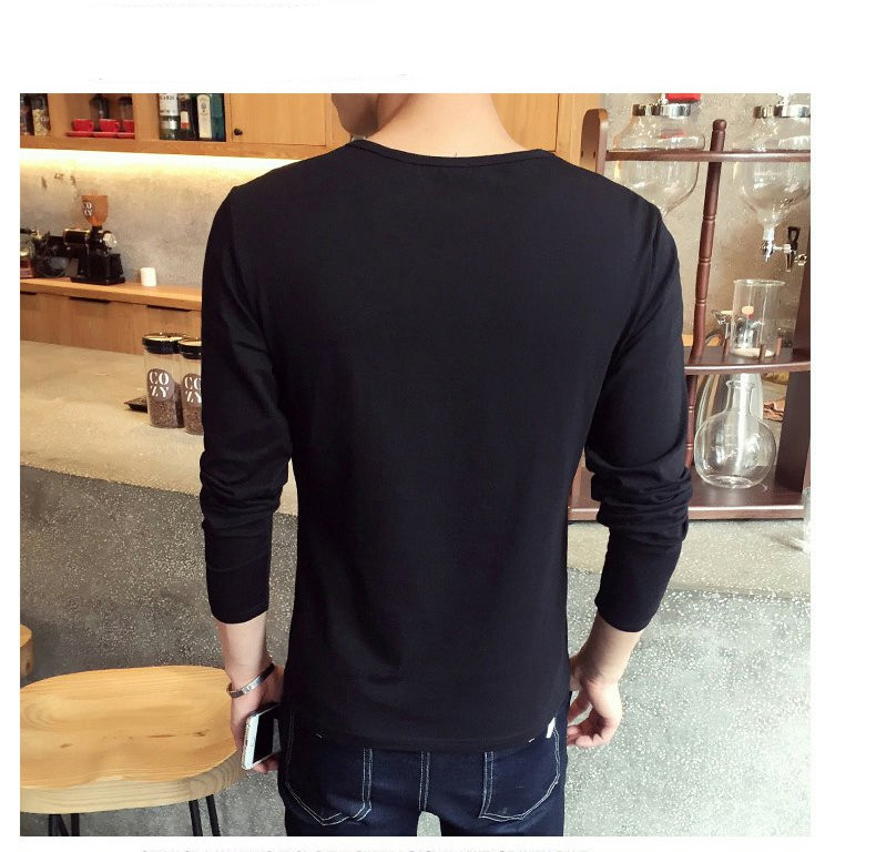 Férfi blúz feliratokkal és O-alakú gallérral, fekete színben