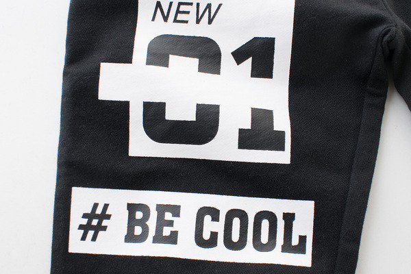 Aktuális gyerek sportnadrág fekete applikációkkal