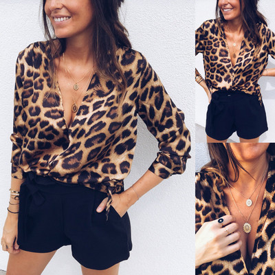 Стиллна дамска риза с V-образно деколте в леопардов десен 