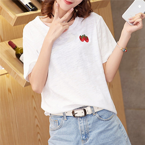 Modern női póló fehér hímzéssel