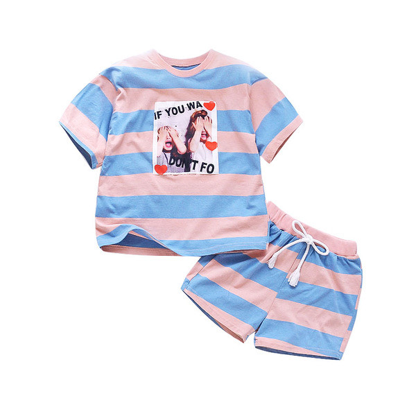 Sport-napi szett lányoknak két részből áll