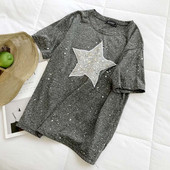 Μοντέρνα γυναικεία μπλούζα με πούλιες σε γκρι, μαύρο και άσπρο χρώμα