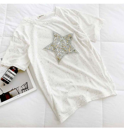 Μοντέρνα γυναικεία μπλούζα με πούλιες σε γκρι, μαύρο και άσπρο χρώμα