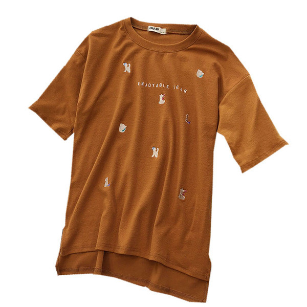 Stílusos női póló felirattal és több színben hímzéssel