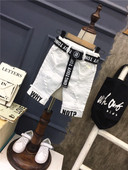 Stílusos gyerek rövidnadrág fehér színben, felirattal