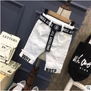 Stílusos gyerek rövidnadrág fehér színben, felirattal