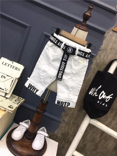 Stílusos gyerek rövidnadrág fehér színben, felirattal