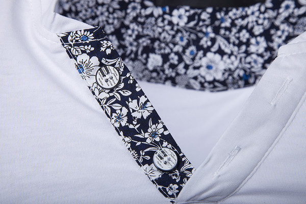 Modern férfi póló rövid ujjal, V-nyakkal