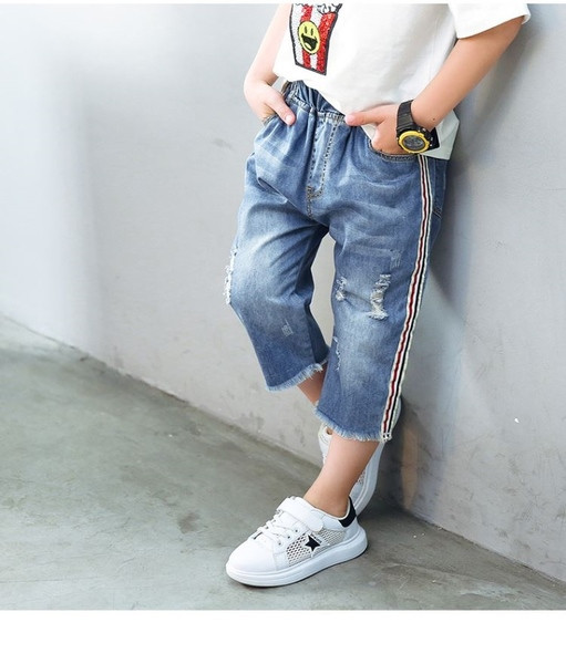 Modern, rövid gyerekfarmer oldalpántokkal