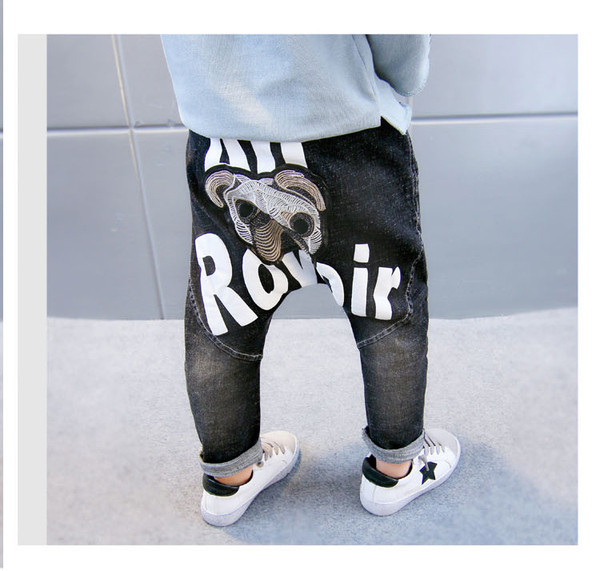 Modern gyereknadrág rátéttel