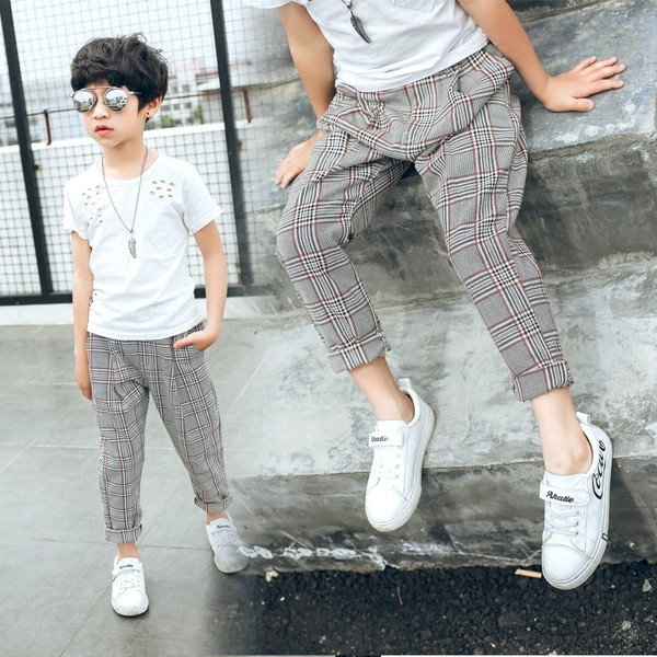 Elegáns gyerek kockás nadrág fiúknak szürke színben