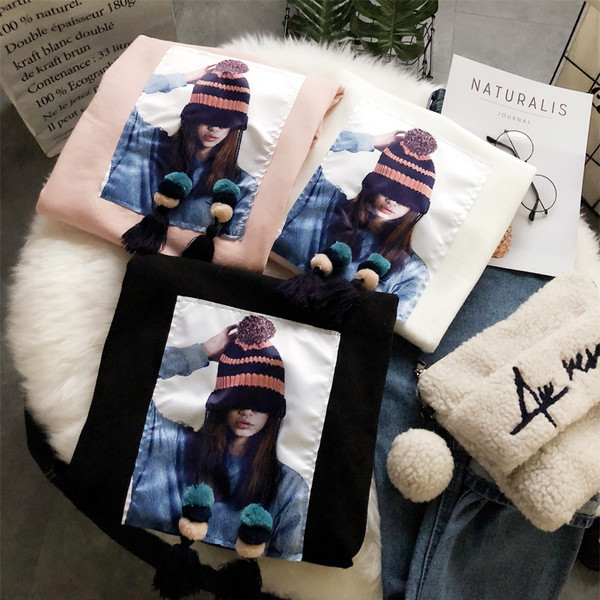 Modern női póló 3D elemekkel fekete, fehér és rózsaszín színben